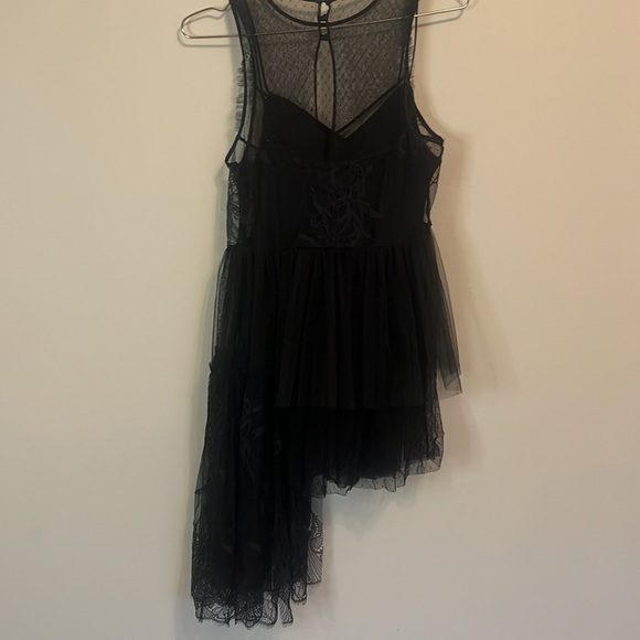 Cinq a Sept Lace Asymmetrical Top - Picture 6 of 7